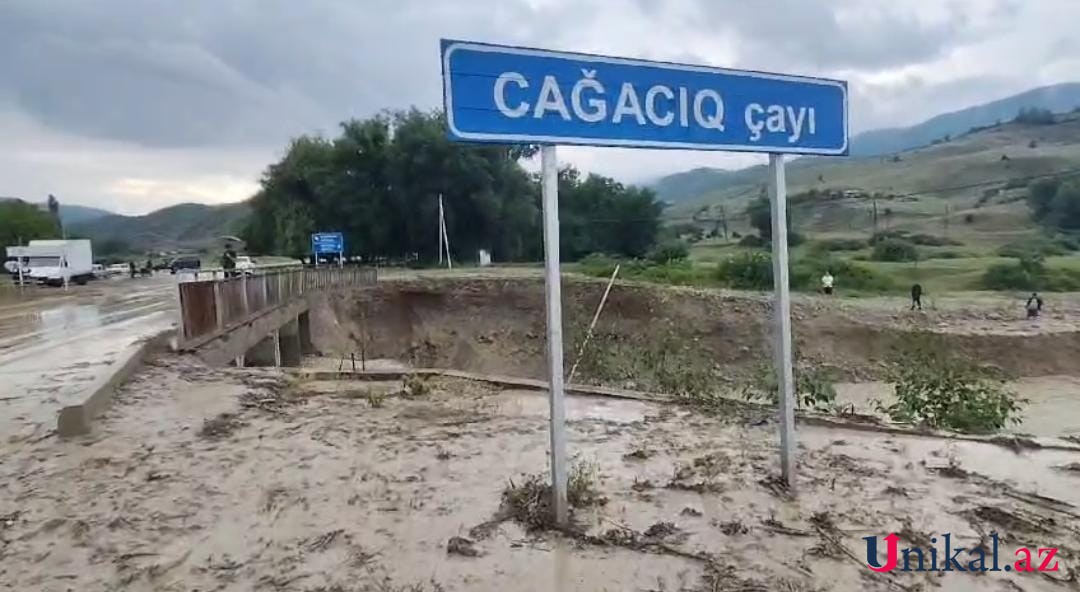 Qubada çay məcrasından çıxdı, kəndi su basdı - FOTOLAR (VİDEO)